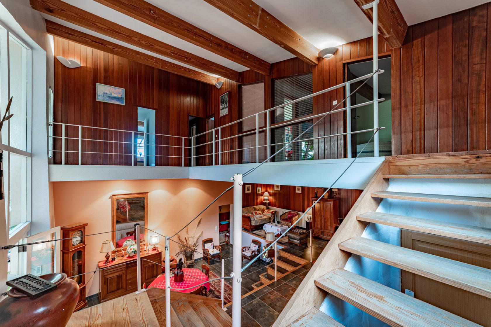 Large family house and its independent apartment