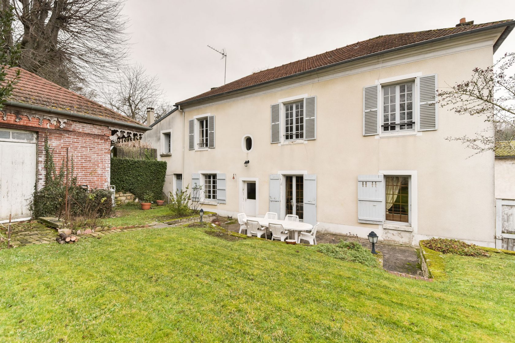 Maison bourgeoise, au calme, à rénover