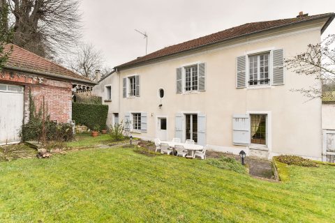 Maison bourgeoise, au calme, à rénover