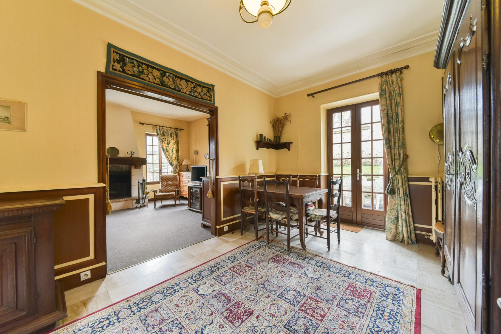 Maison bourgeoise, au calme, à rénover