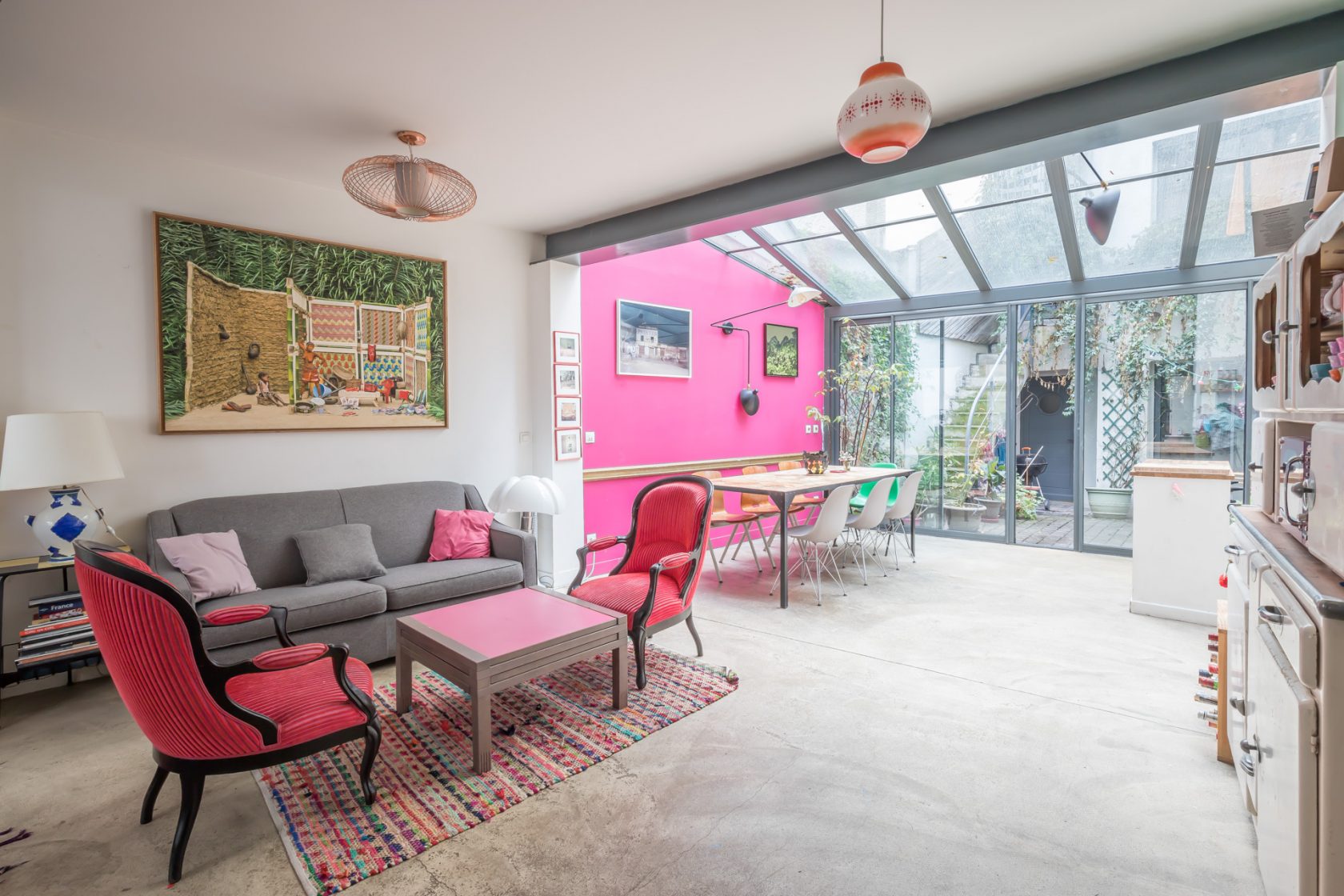 Contemporary house in a former café-coal