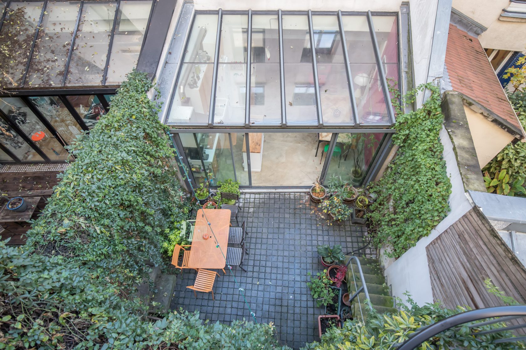 Contemporary house in a former café-coal