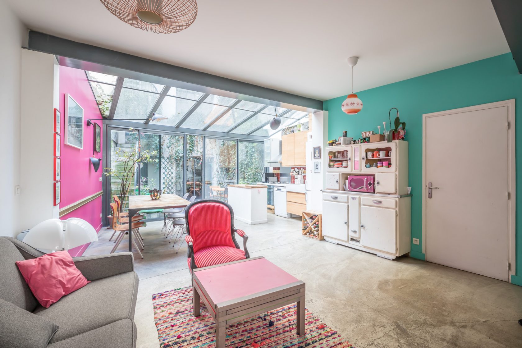 Contemporary house in a former café-coal