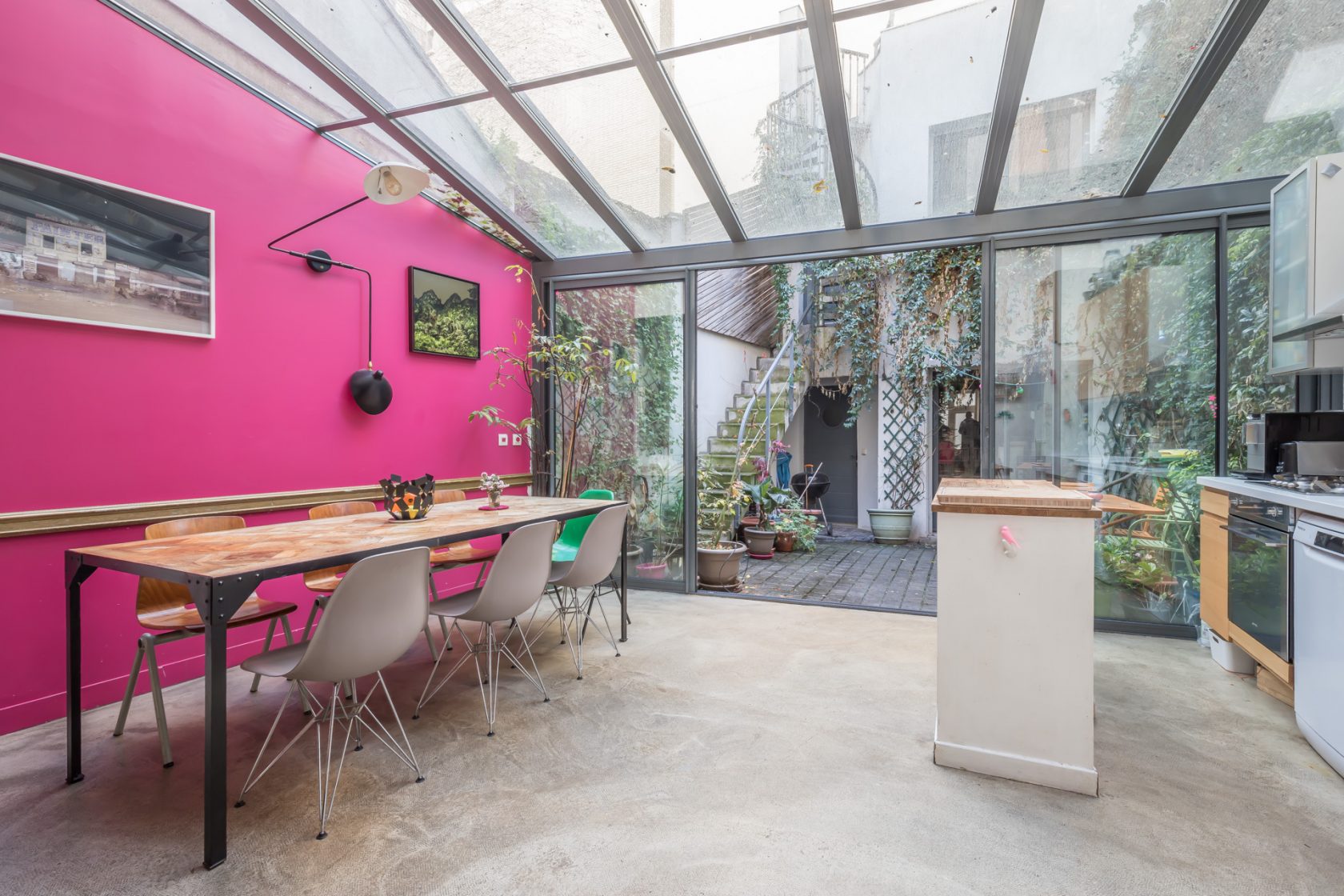 Contemporary house in a former café-coal