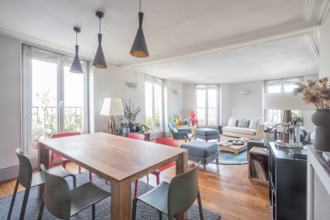 Appartement d’angle avec balcon et vue
