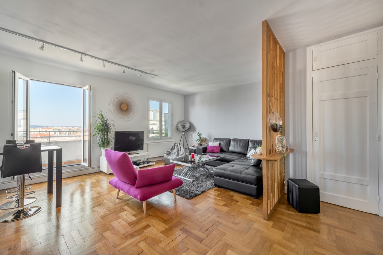 Dernier étage avec balcon et vue, coeur Monplaisir