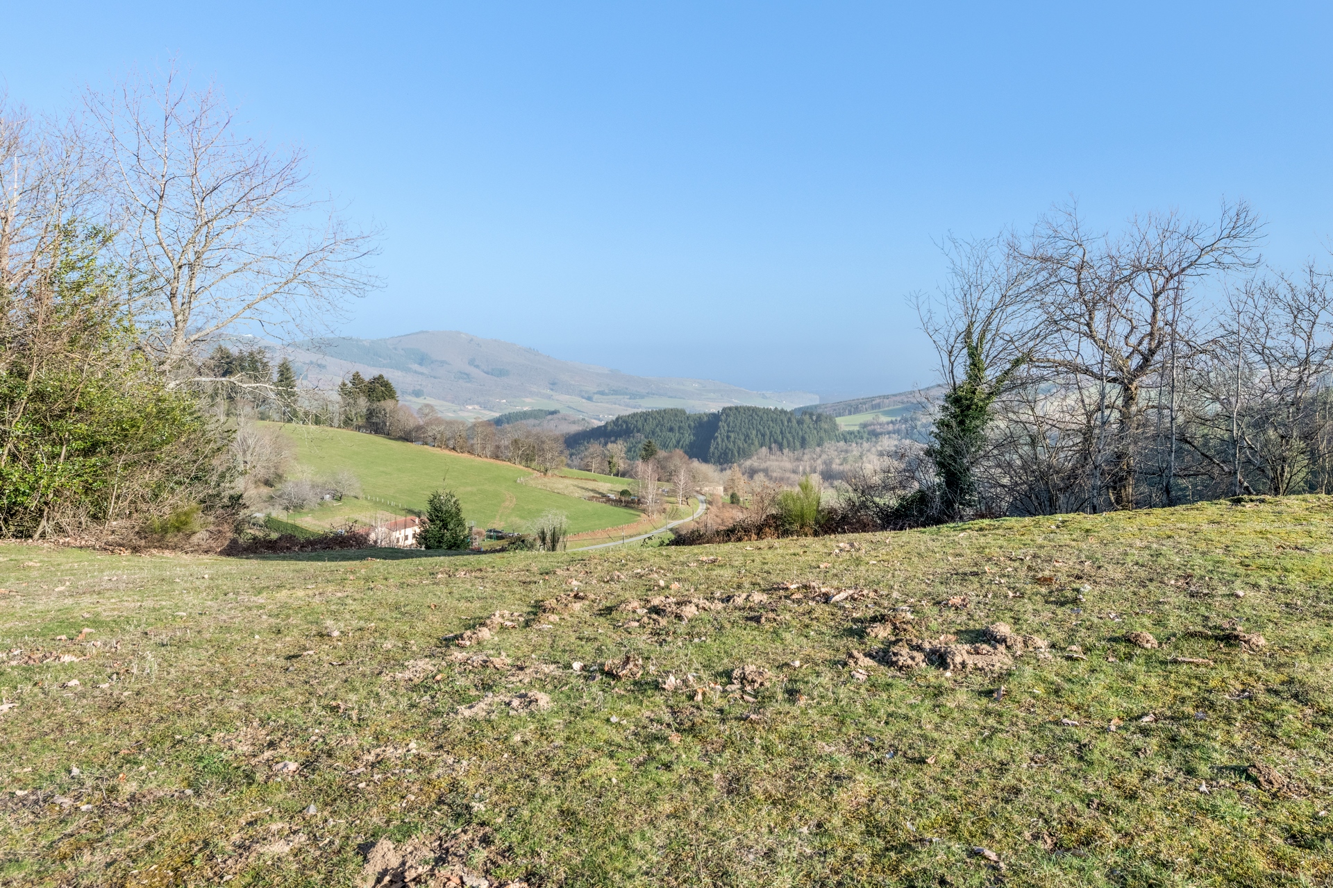 House with breathtaking views of the Beaujolais mountains