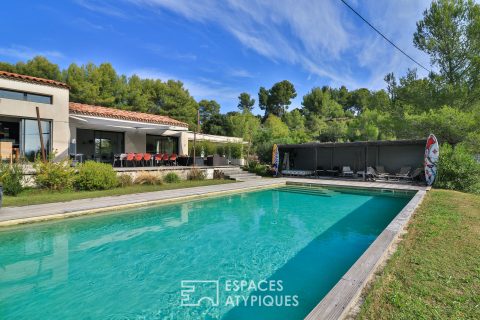 Contemporaine de plain-pied avec vignes en AOC Bandol
