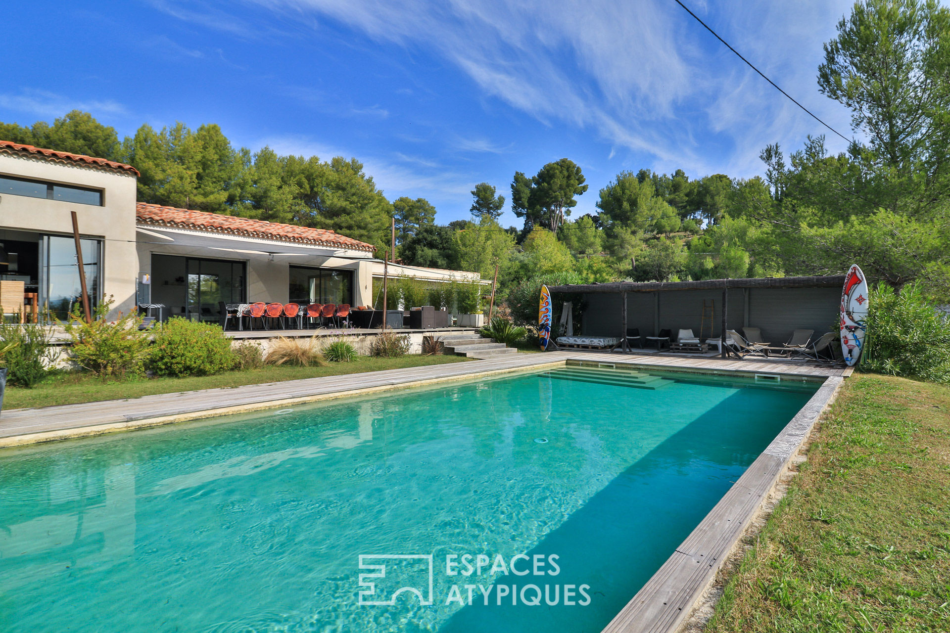 Contemporary single storey with vineyard in AOC Bandol