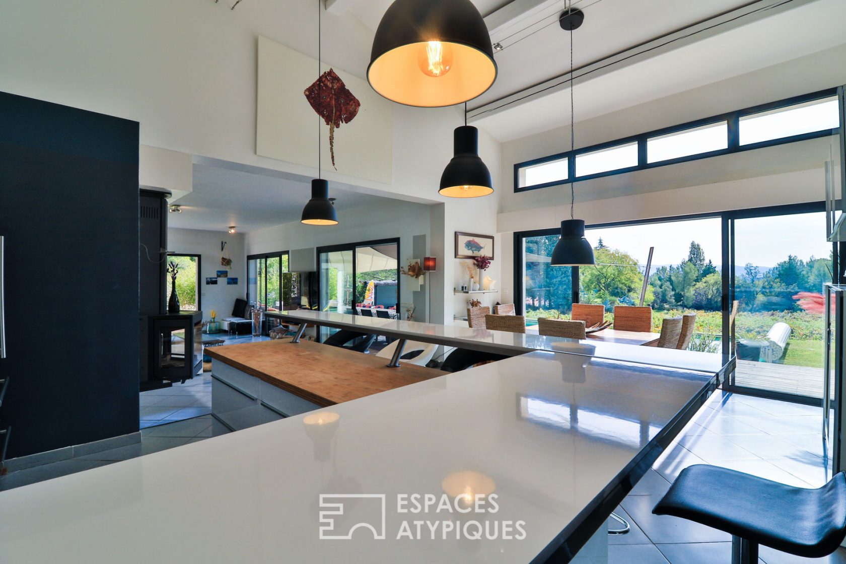 Contemporary single storey with vineyard in AOC Bandol