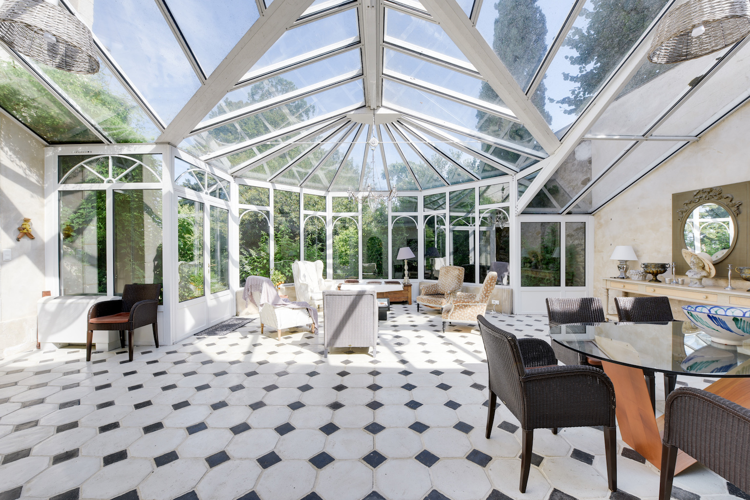 Demeure de prestige et son orangerie moderne