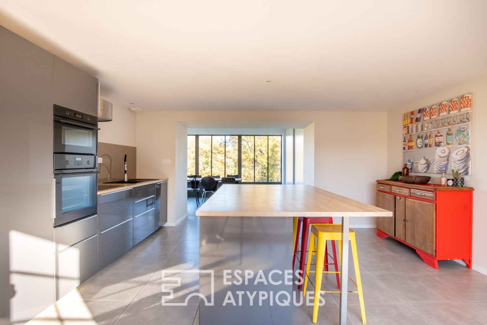 Ensemble d’habitations chics et contemporaines
