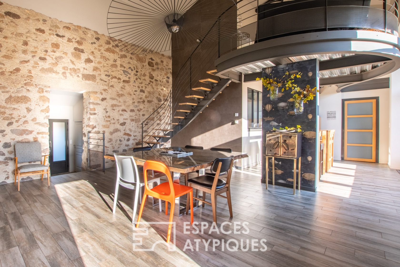 Ensemble d’habitations chics et contemporaines
