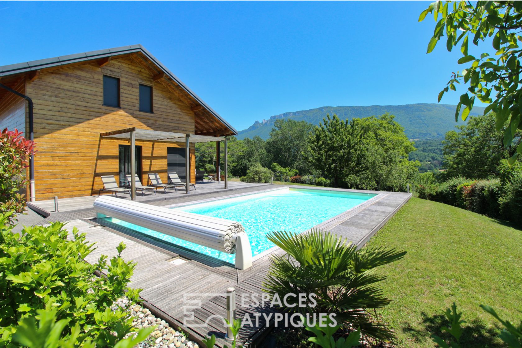 Maison d’architecte ossature bois avec piscine