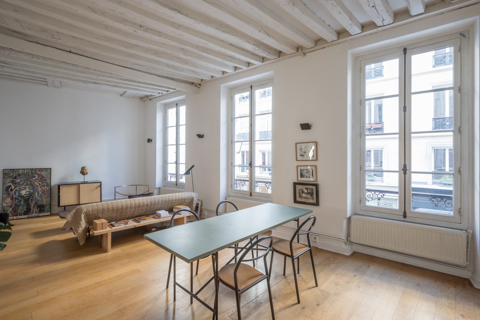 Minimalist apartment in Arts et Métiers