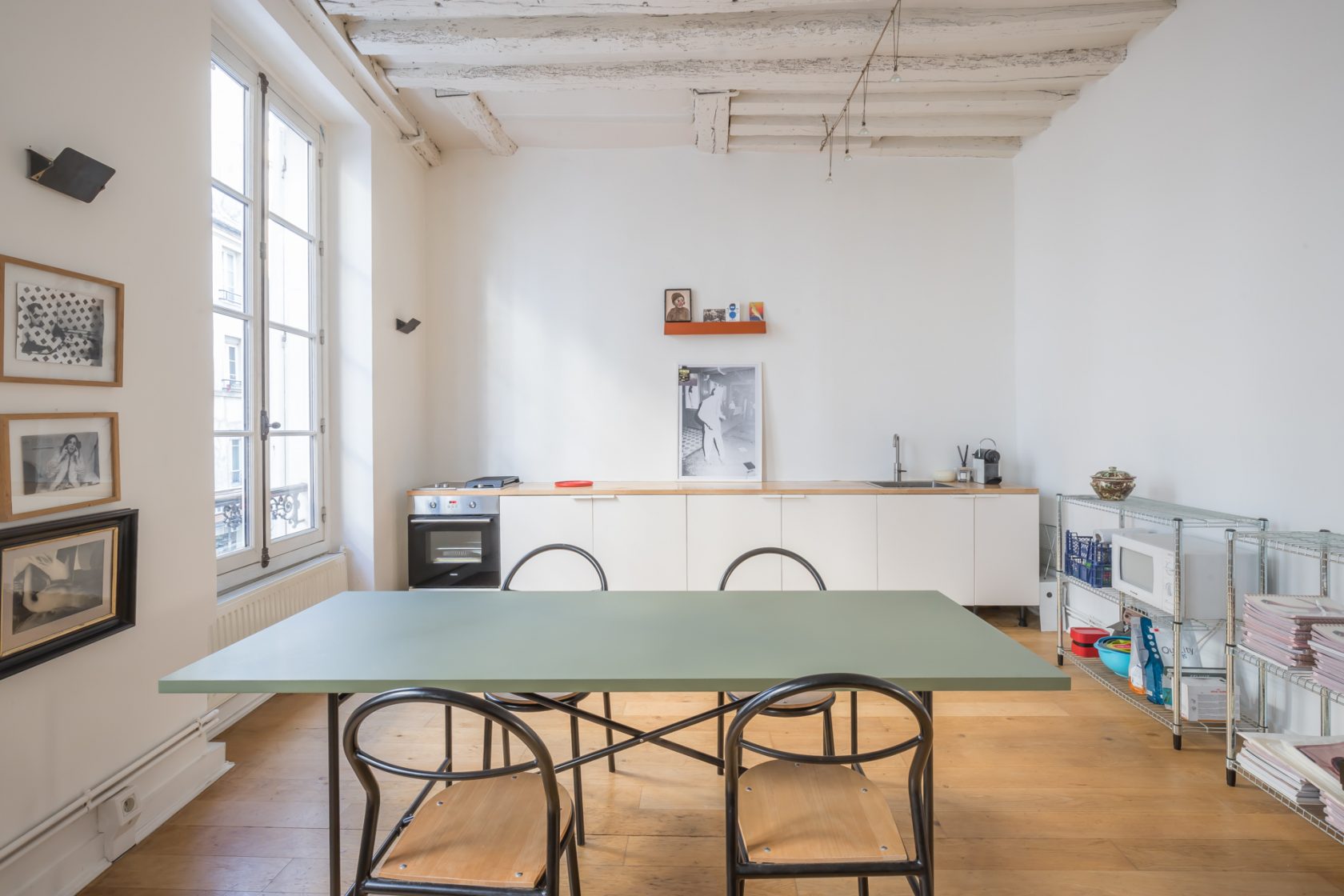Minimalist apartment in Arts et Métiers