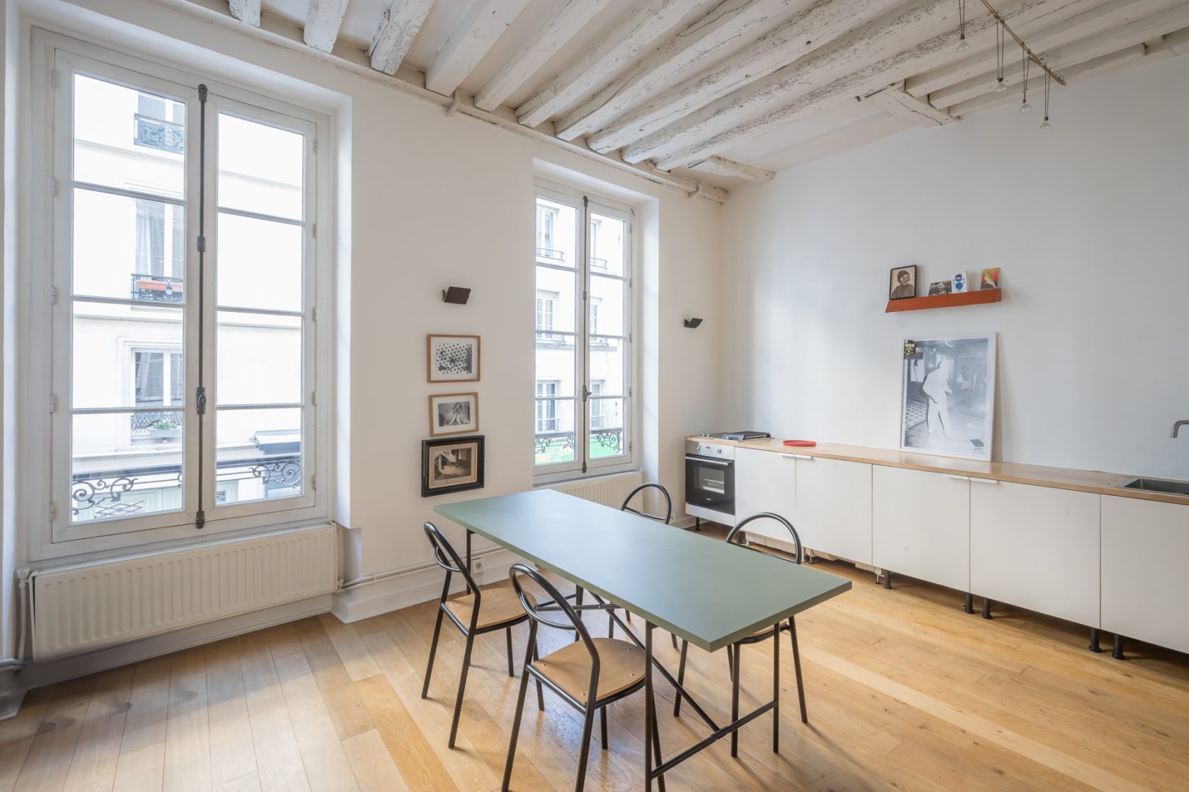 Minimalist apartment in Arts et Métiers