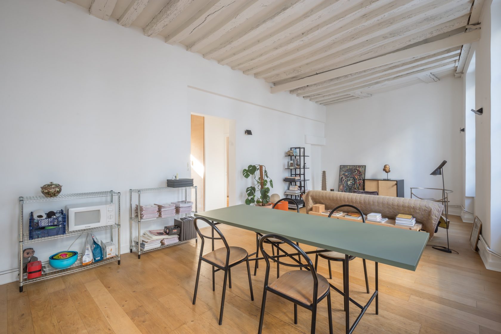 Minimalist apartment in Arts et Métiers
