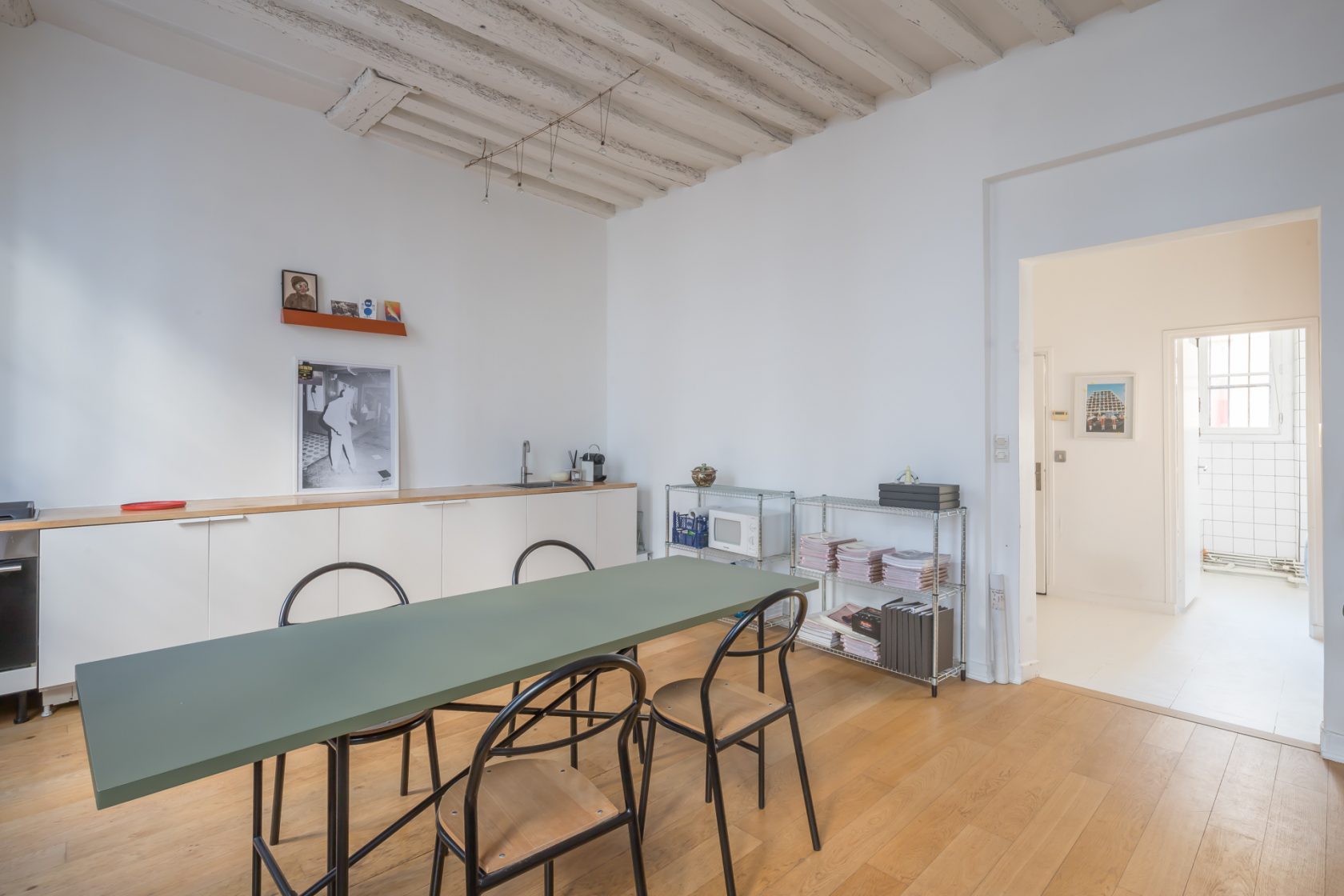 Minimalist apartment in Arts et Métiers
