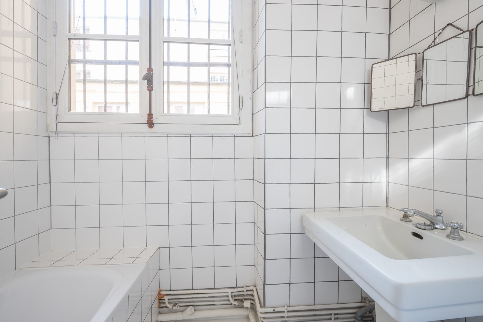 Minimalist apartment in Arts et Métiers