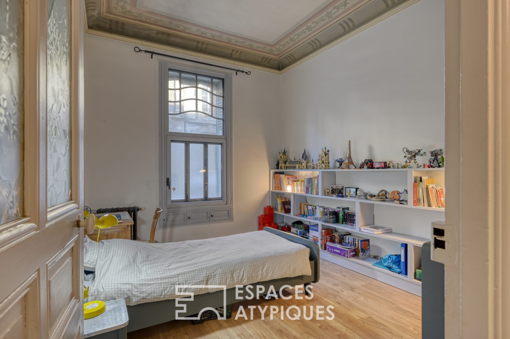Exceptional Haussmanian in the heart of the intramural with its garden