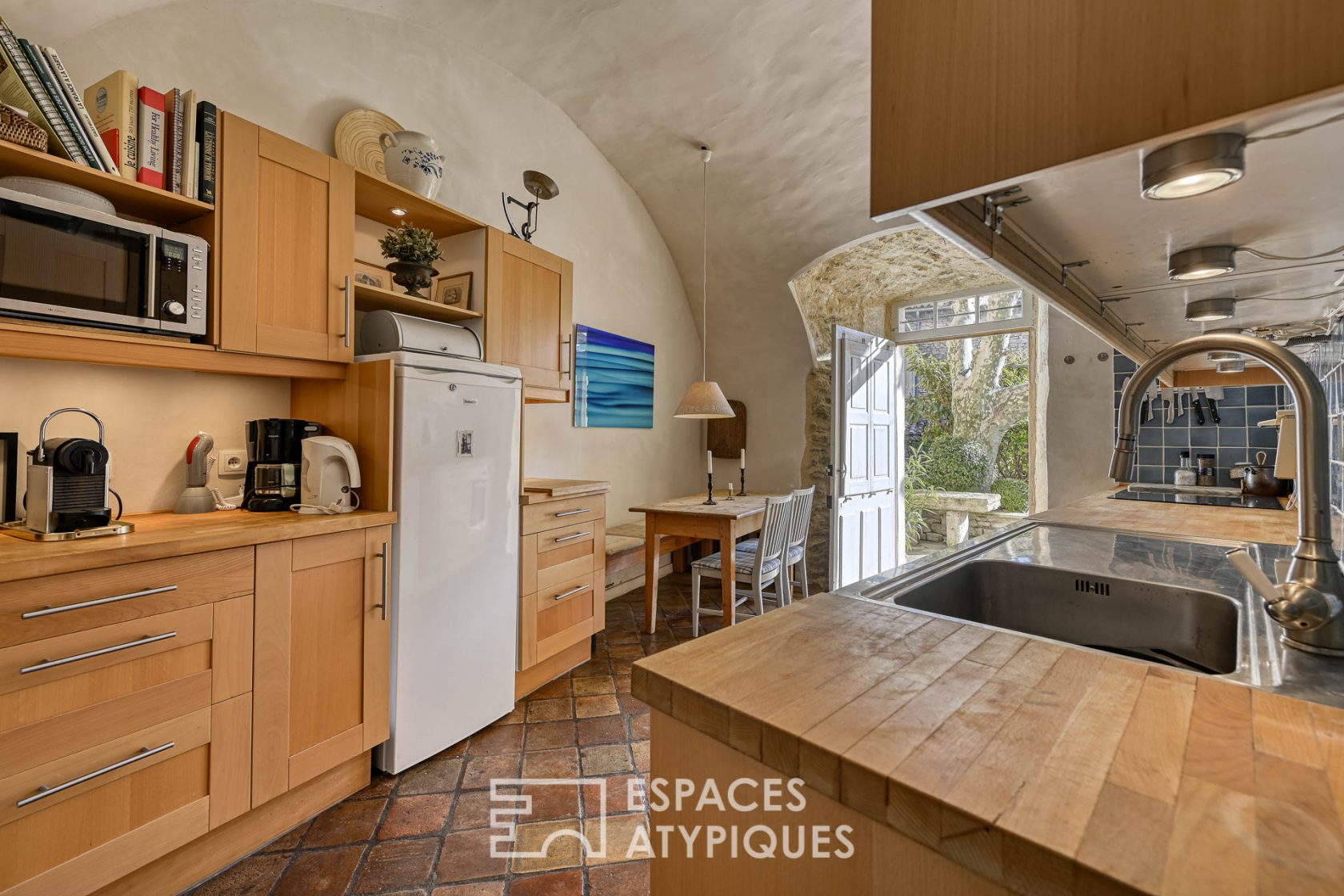 17th century bourgeois farmhouse with garden in the heart of the historic center