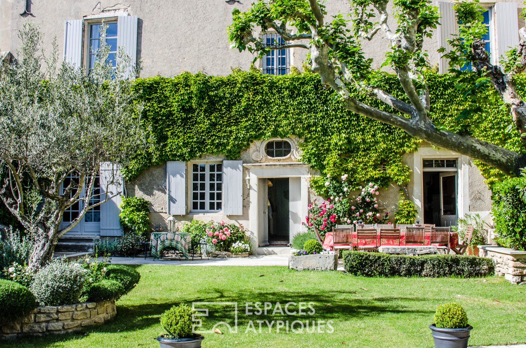 17th century bourgeois farmhouse with garden in the heart of the historic center