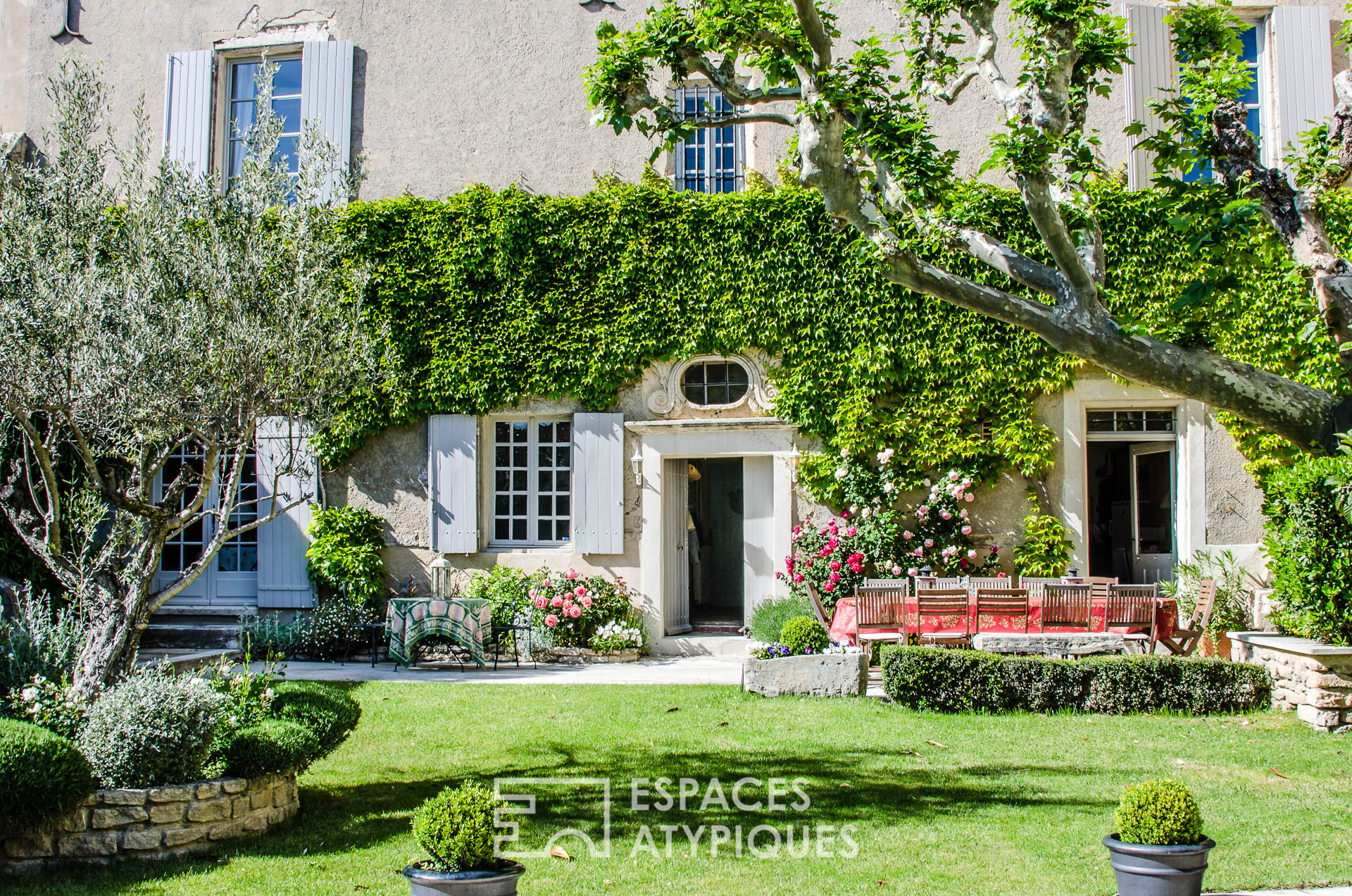 Ferme bourgeoise du XVIIe avec jardin au coeur du centre historique