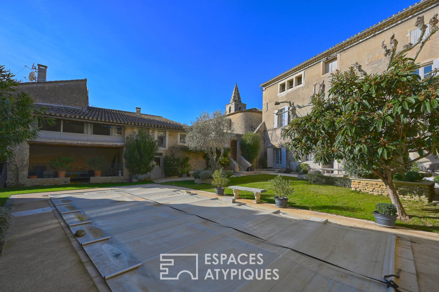 17th century bourgeois farmhouse with garden in the heart of the historic center