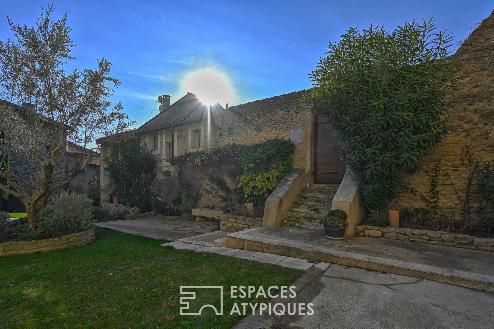 17th century bourgeois farmhouse with garden in the heart of the historic center