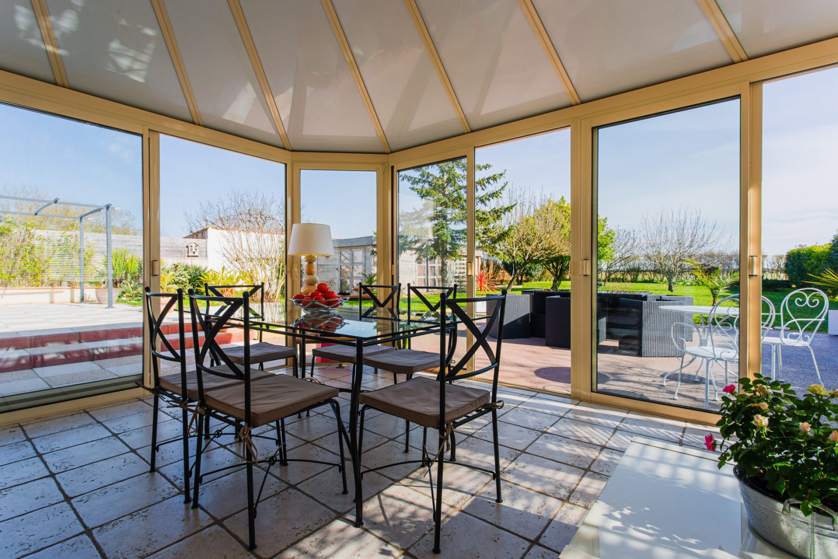 Villa Familiale et son jardin verdoyant