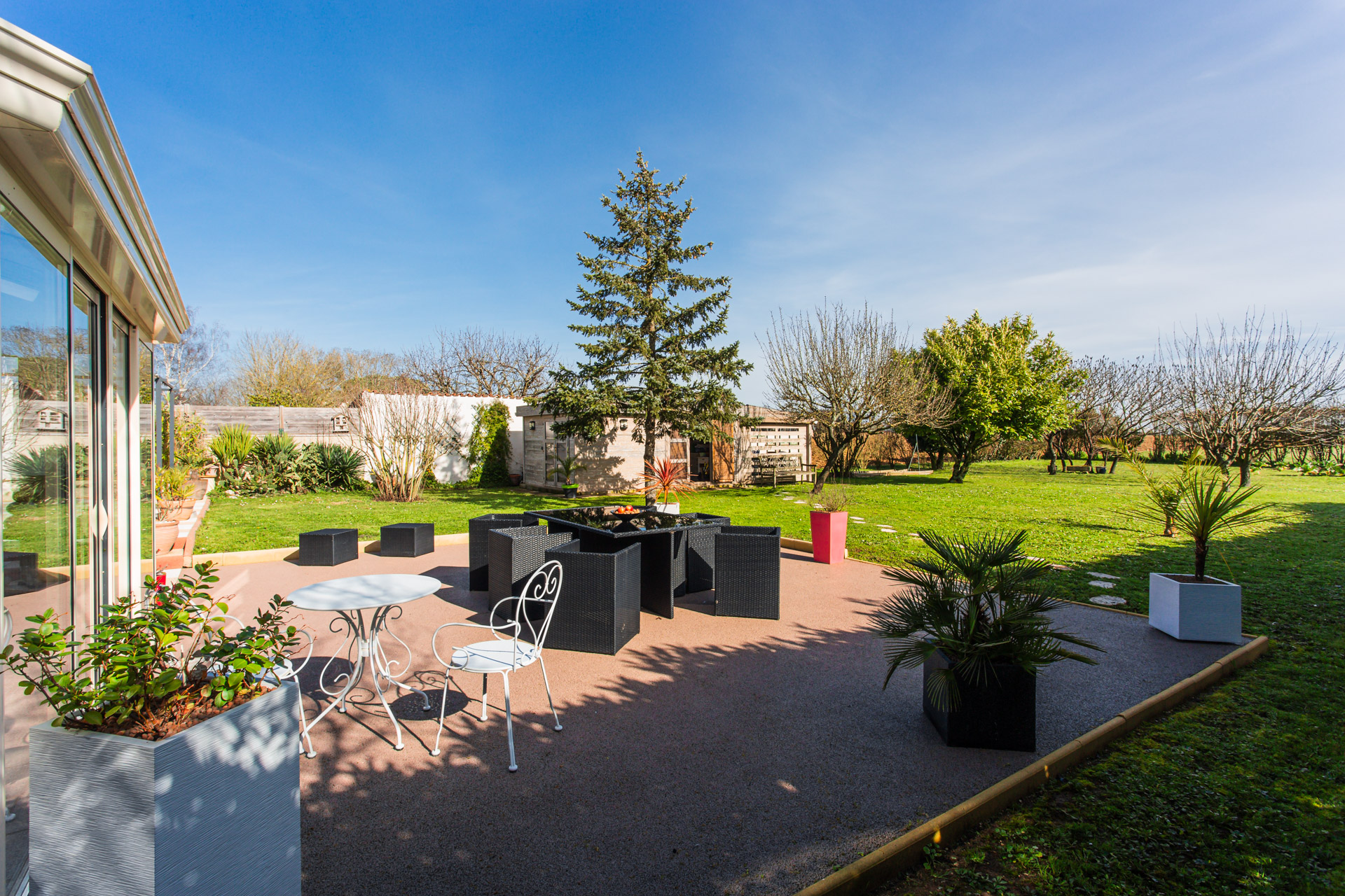 Villa Familiale et son jardin verdoyant