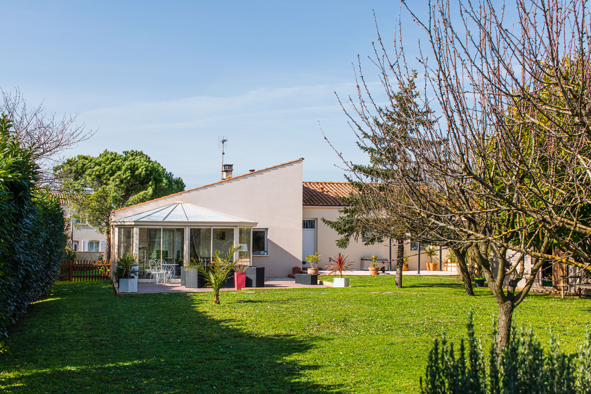 Villa Familiale et son jardin verdoyant