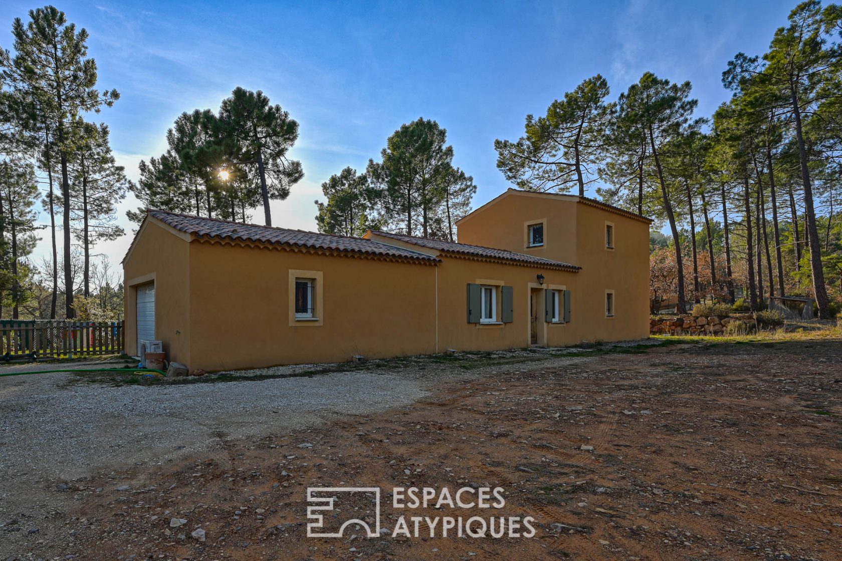 Family villa between ocher and pine forest
