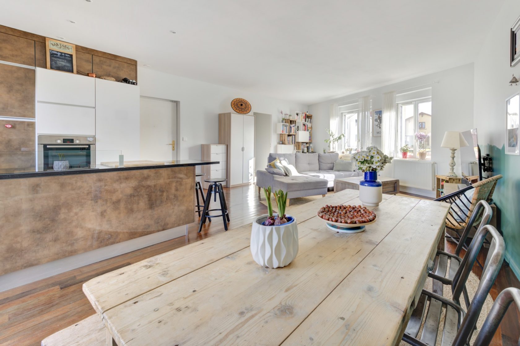 Appartement contemporain avec terrasse à Montchat