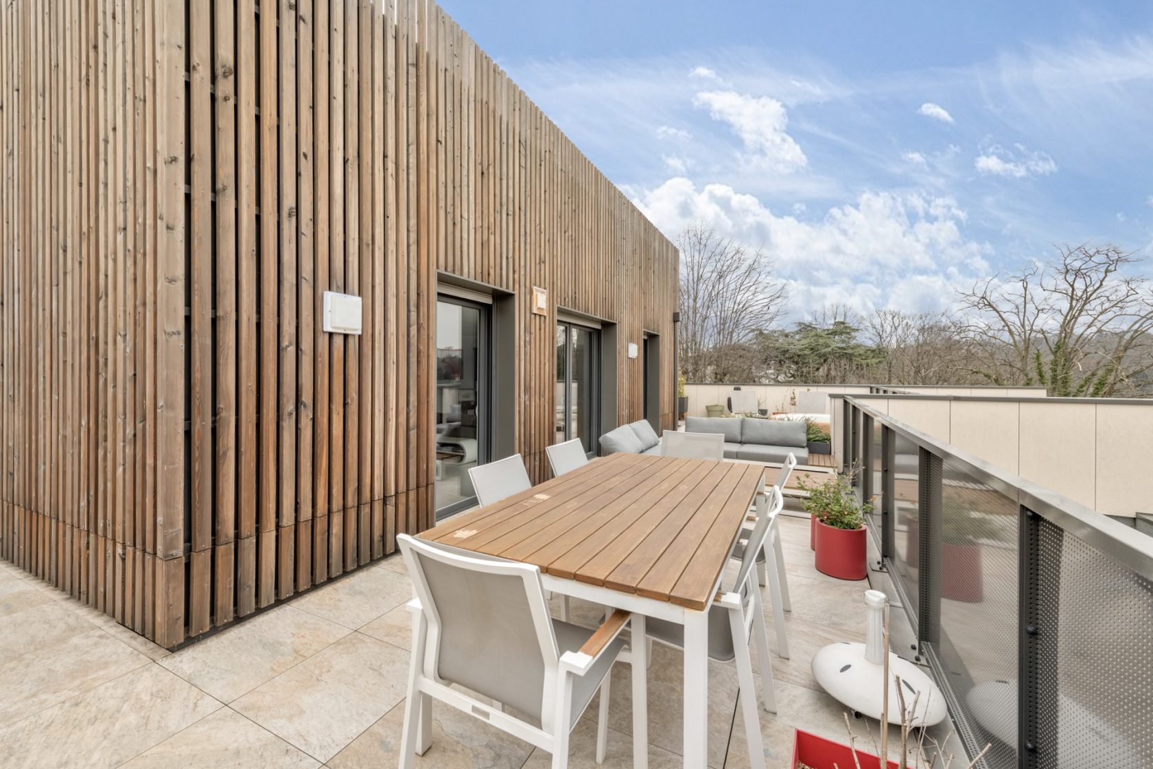 Toit-terrasse avec vue sur la Saône secteur Île Barbe