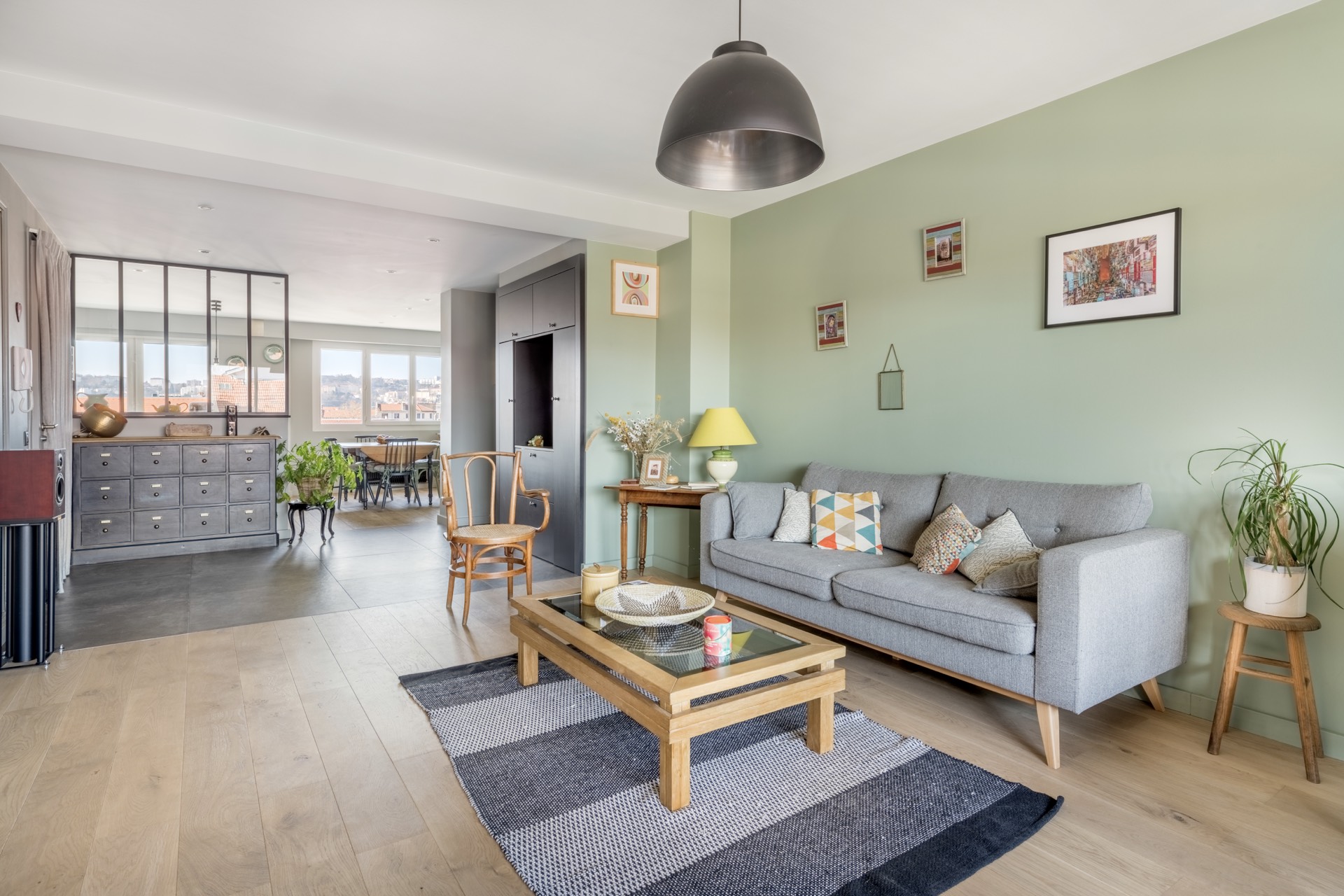 Appartement rénové avec balcon et vue