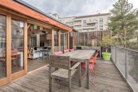 Maison de ville avec jardin, terrasses et garage