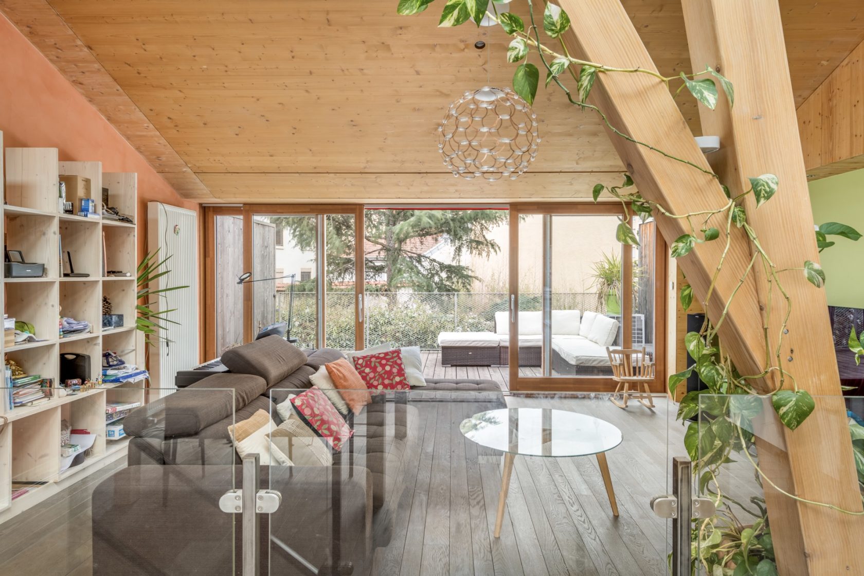 Maison de ville avec jardin, terrasses et garage