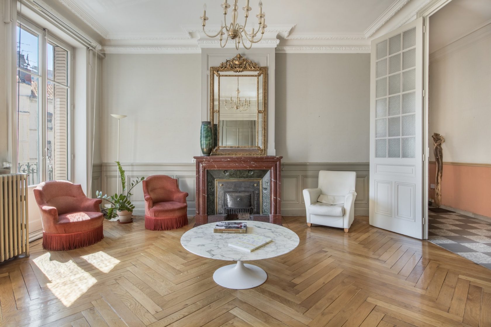 Haussmannian apartment with balcony