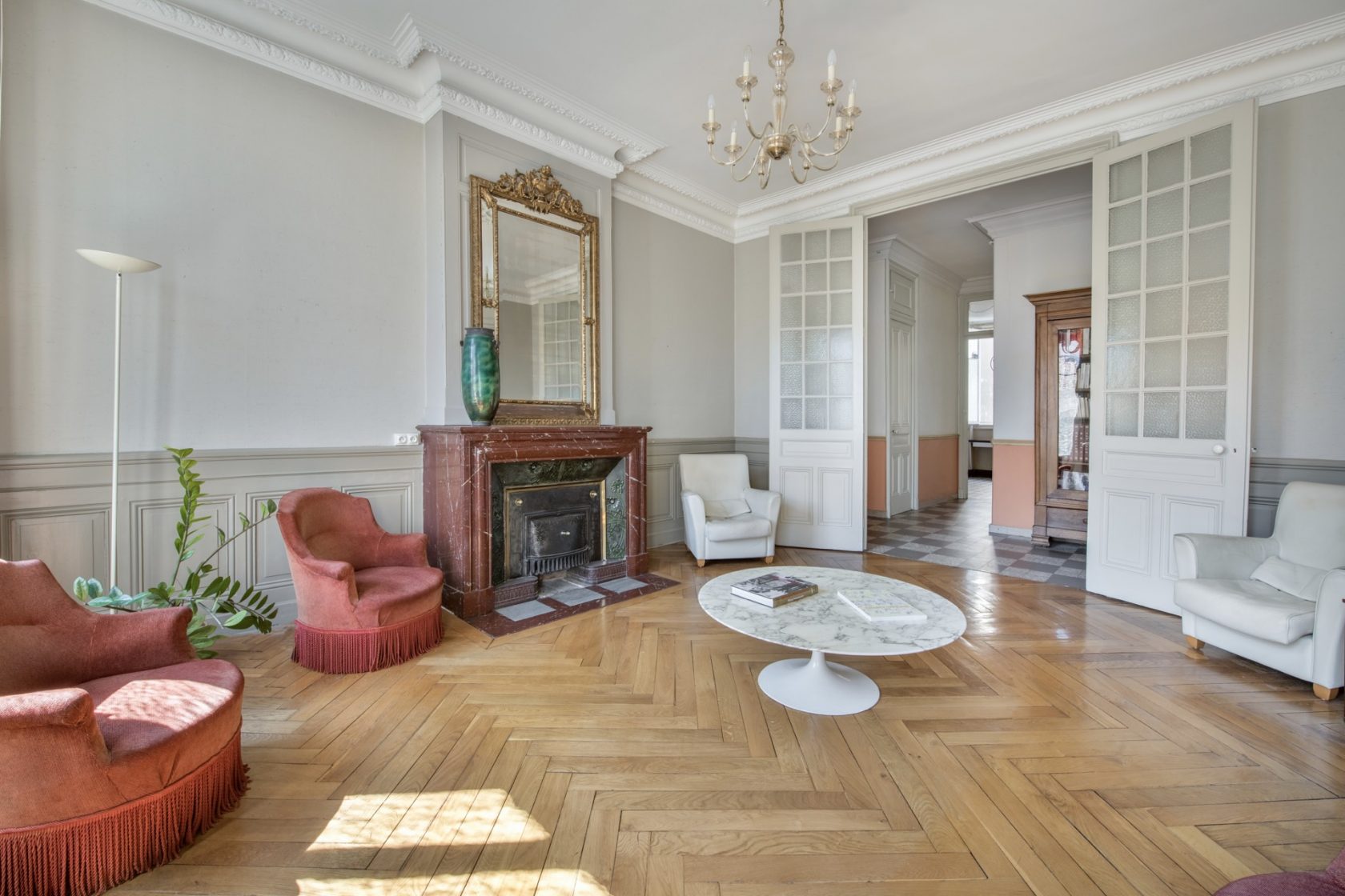 Haussmannian apartment with balcony