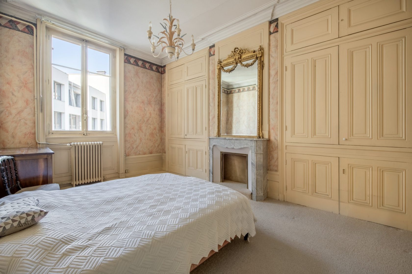 Haussmannian apartment with balcony