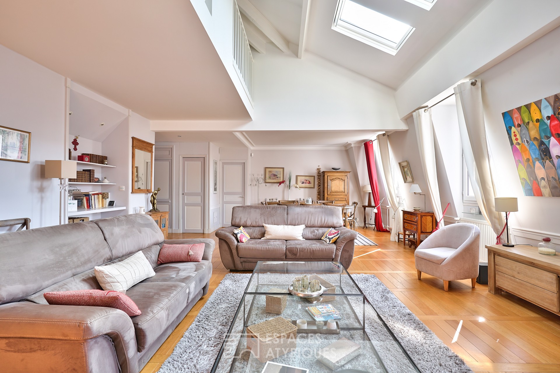 Bright duplex with large living room and view of the castle park