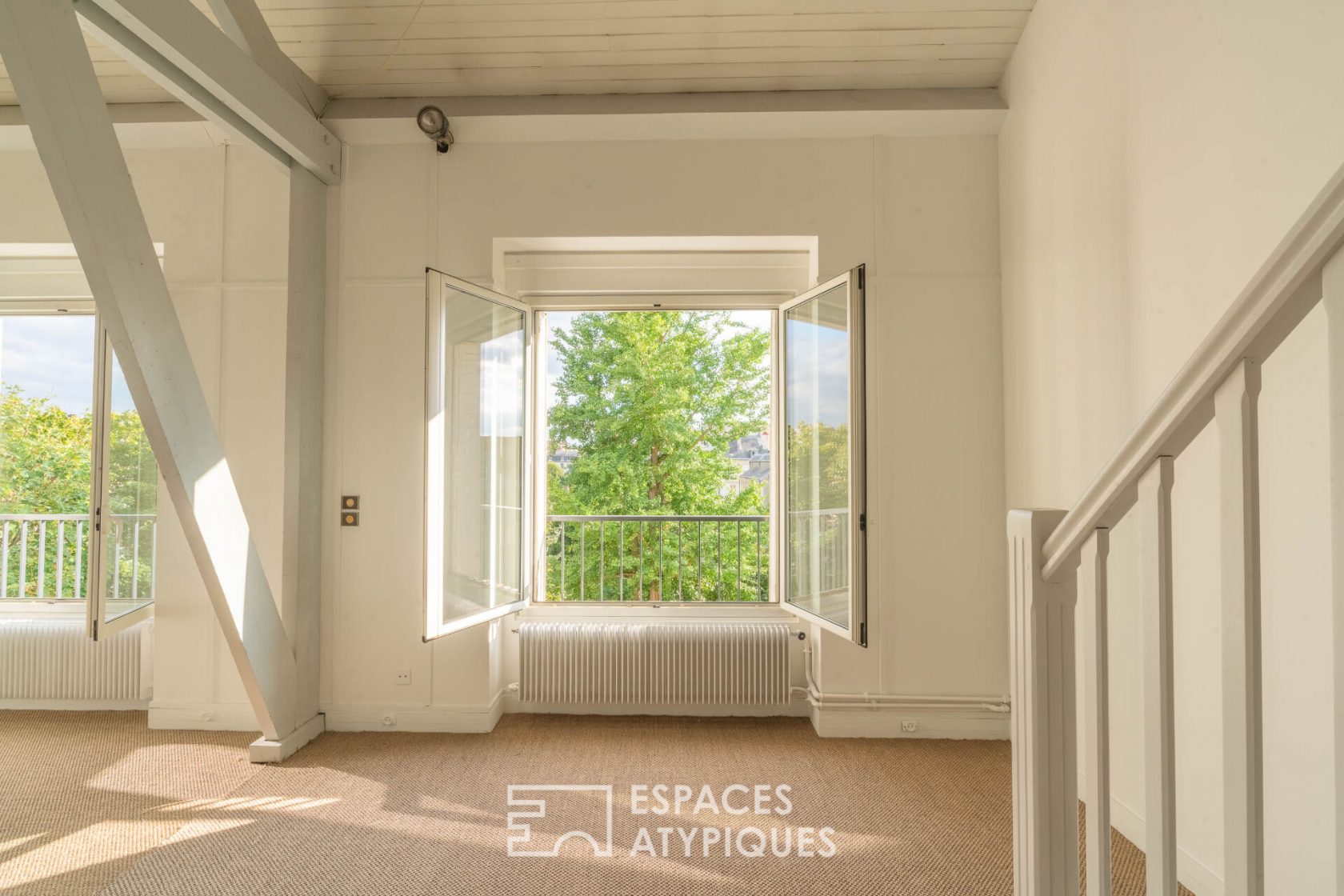 Bright duplex with view of the Royal Chapel