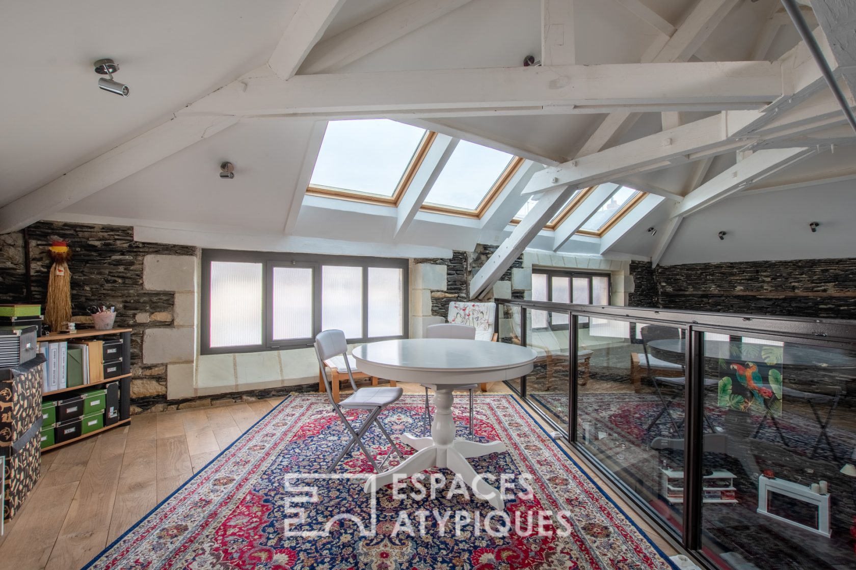 Appartement loft sous puits de lumière en hypercentre