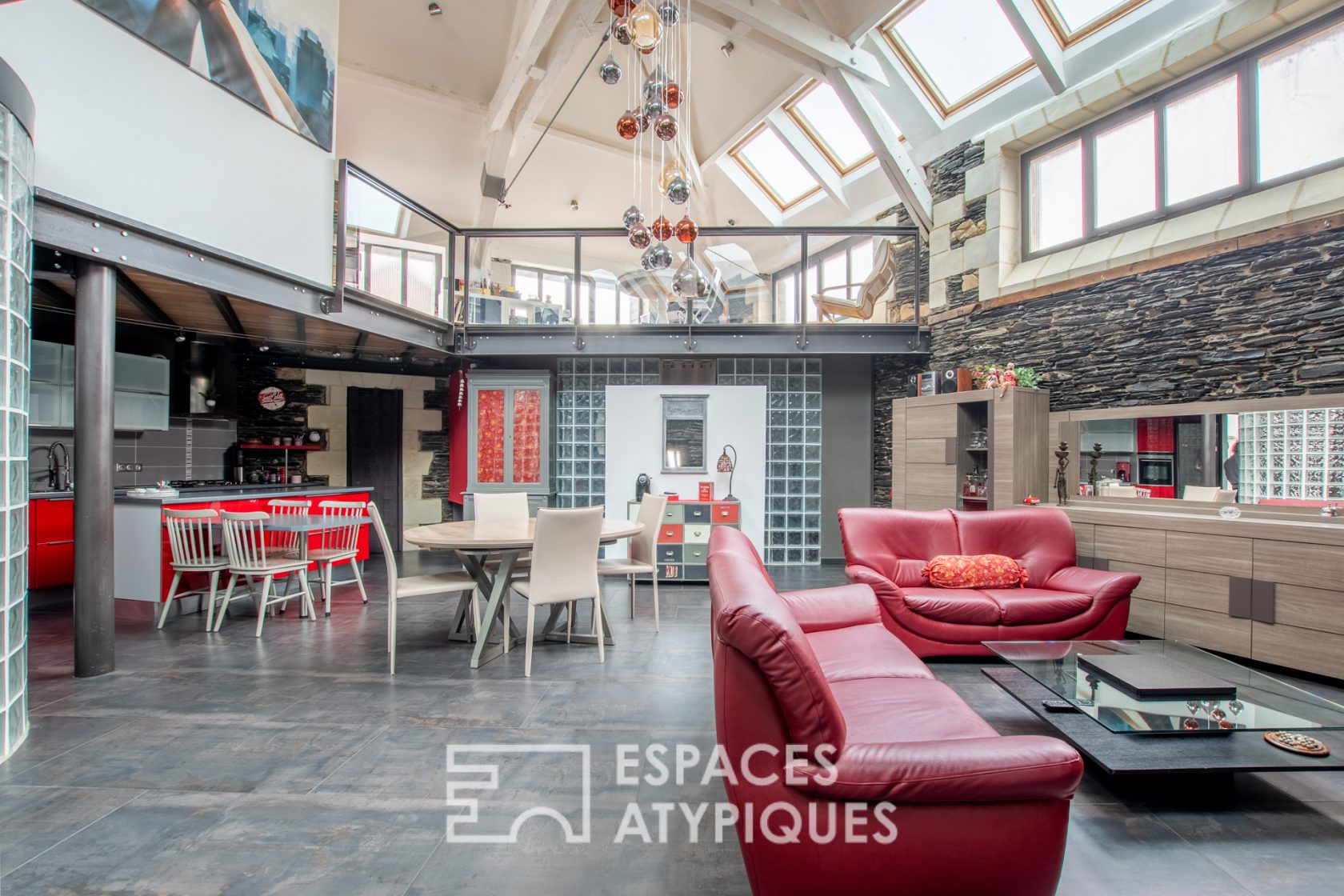 Appartement loft sous puits de lumière en hypercentre