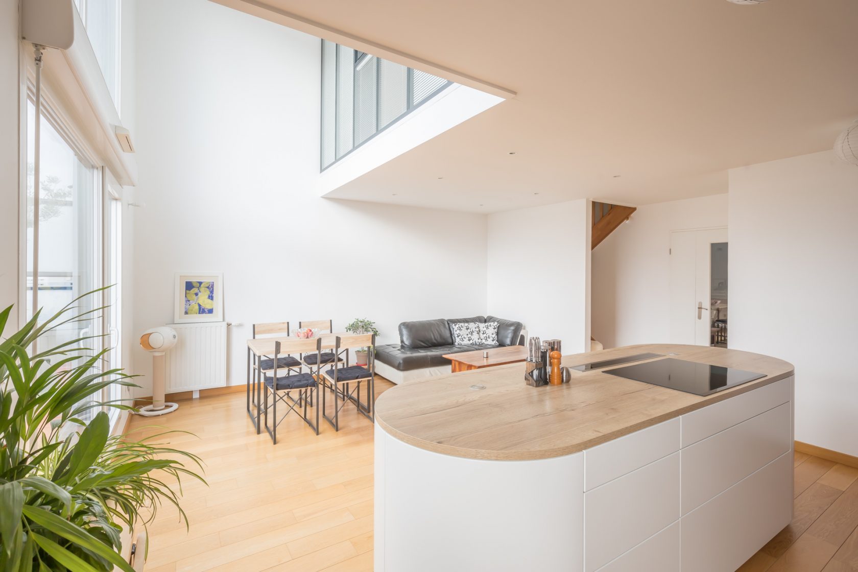 Contemporary duplex with terraces
