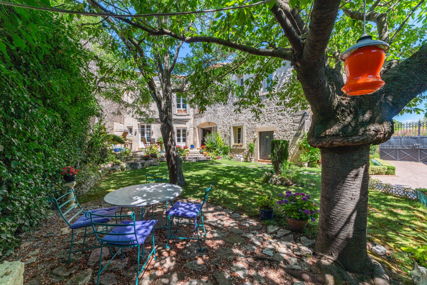 The artist’s spirit – a sublime restored winegrower’s house