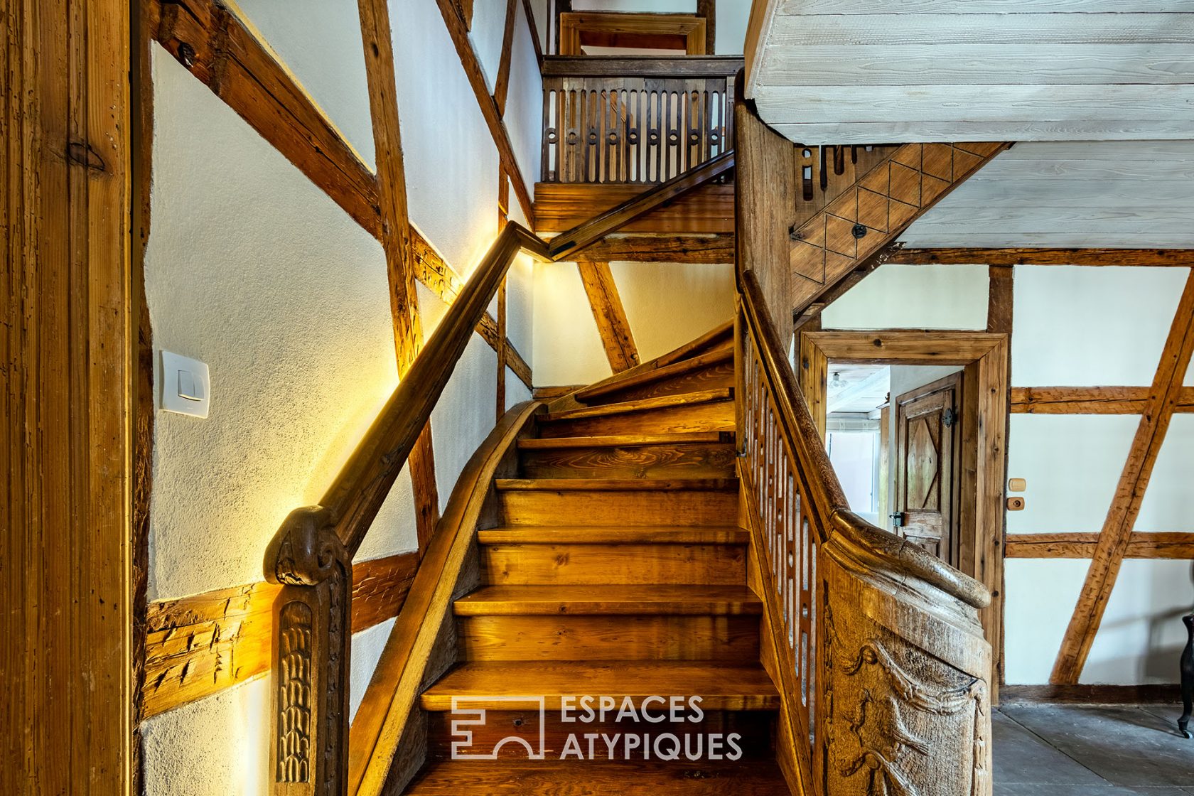 Corps de ferme et sa piscine