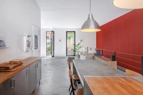 Unsuspected duplex loft with courtyard